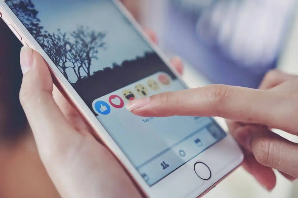 fare clienti su facebook